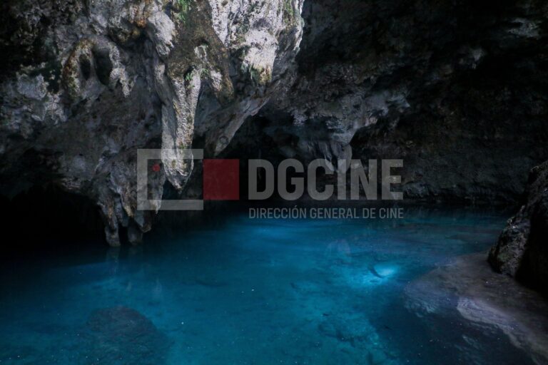 Cueva Los Tres Ojos 768x512