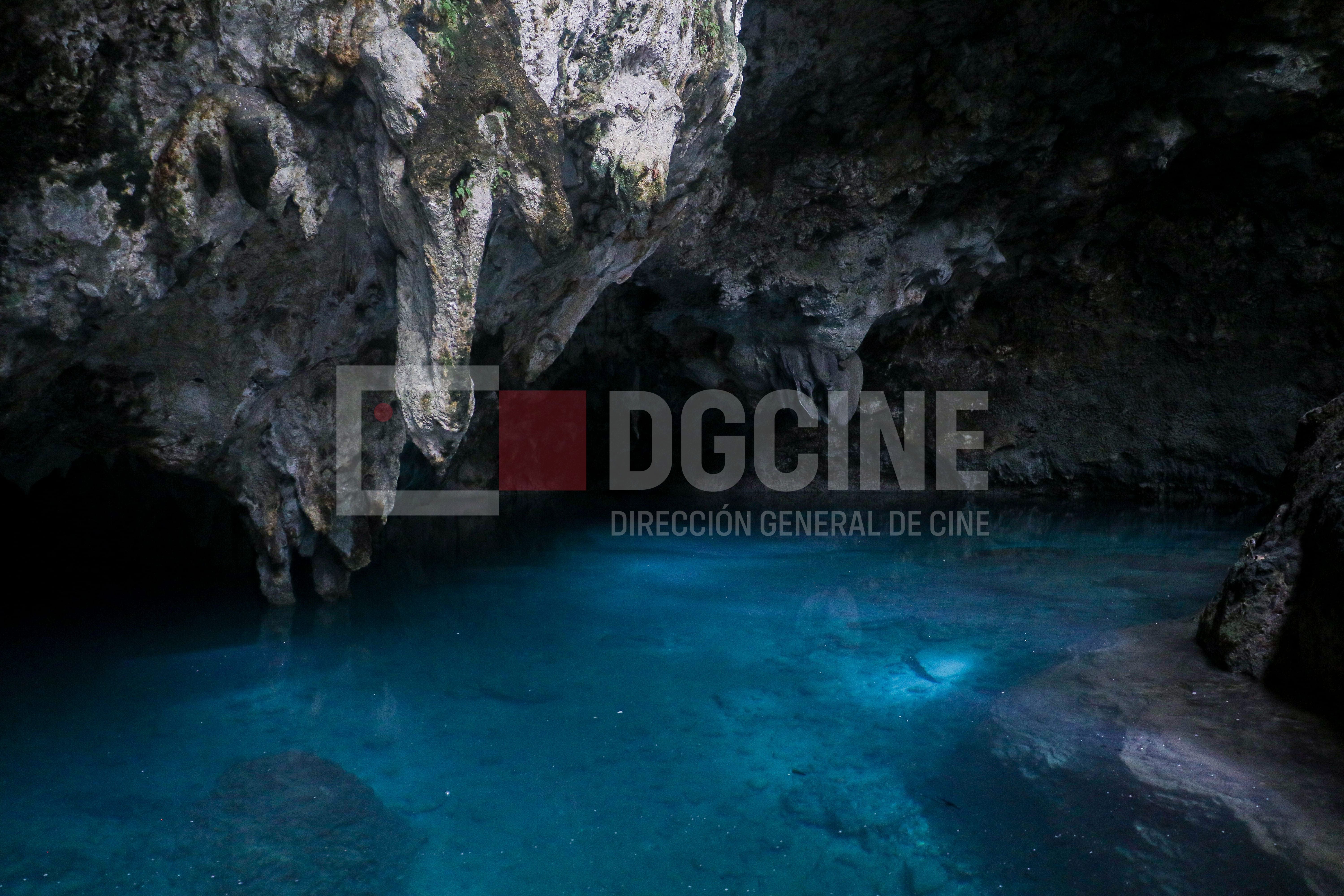 Cueva Los Tres Ojos